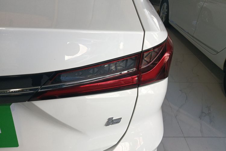 荣威i5 2023款 1.5L 手动舒享版车身外观9