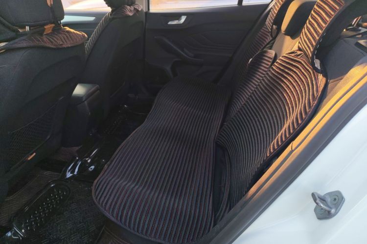 福特 福克斯 2020款 三厢 1.5L 自动锋跃型中控内饰21