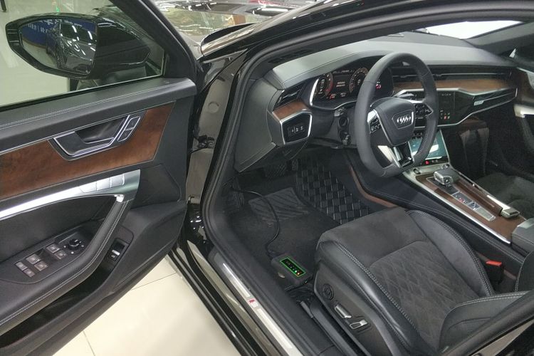 奥迪A6L 2023款 55 TFSI quattro 尊享动感型中控内饰20