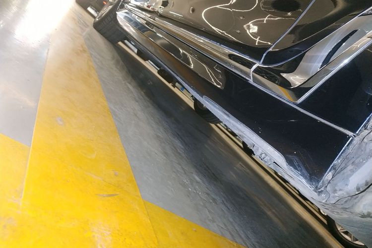 宝马7系 2018款 730Li 领先型 M运动套装局部细节9001