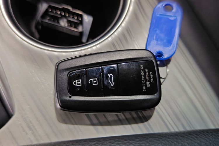 丰田 凯美瑞 2019款 改款 双擎 2.5HG 豪华版中控内饰11