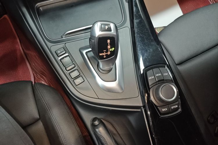 宝马3系 2018款 320Li xDrive 时尚型中控内饰18