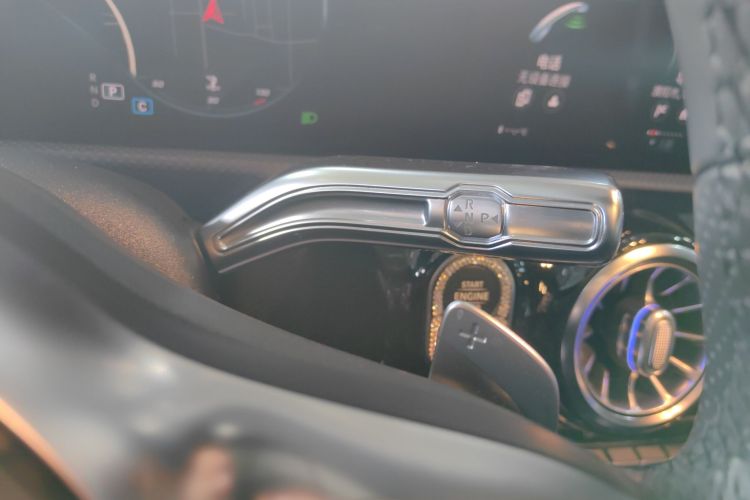 奔驰A级 2020款 改款 A 200 L 运动轿车时尚型中控内饰18