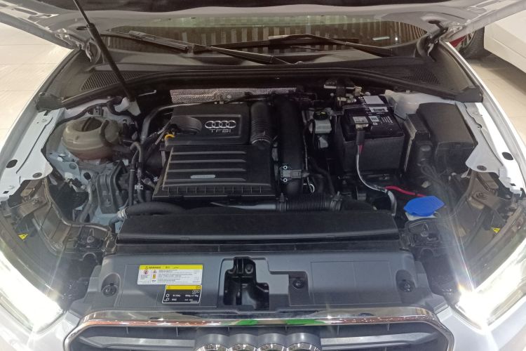 奥迪A3 2016款 Sportback 35 TFSI 风尚型机舱底盘24