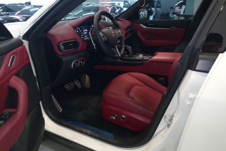 玛莎拉蒂 Levante 2022款 2.0T GT锋芒版中控内饰19