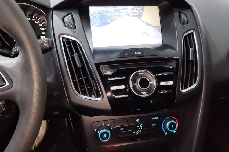 福特 福克斯 2018款 两厢经典 1.6L 自动风尚型智行版中控内饰16