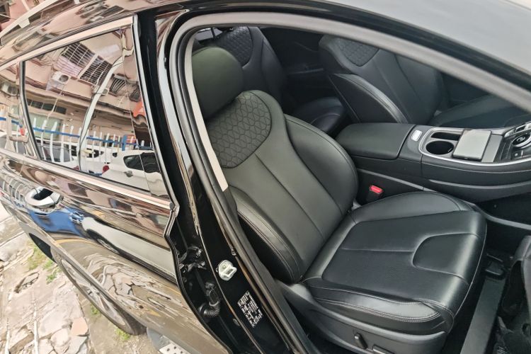 现代 胜达 2023款 旅行家 380T GDi 自动两驱GLX精英版局部细节41