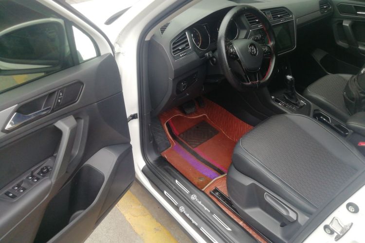 大众 途观L 2019款 330TSI 自动两驱风尚版 国VI中控内饰20