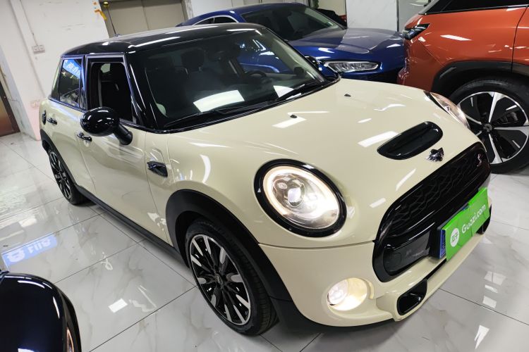 MINI 2015款 2.0T COOPER S 五门版车身外观3
