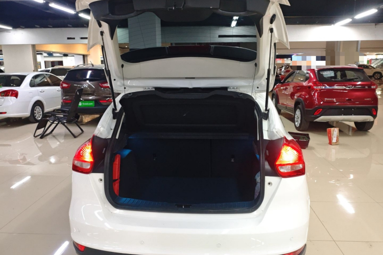 福特 福克斯 2017款 两厢 1.6L 自动舒适型智行版机舱底盘23