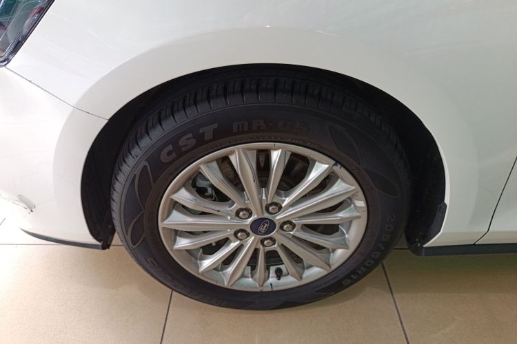 福特 福克斯 2021款 三厢 EcoBoost 180 自动锋潮型车身外观35