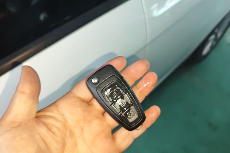 福特 福克斯 2017款 两厢 EcoBoost 125 手动超能风尚型智行版中控内饰11