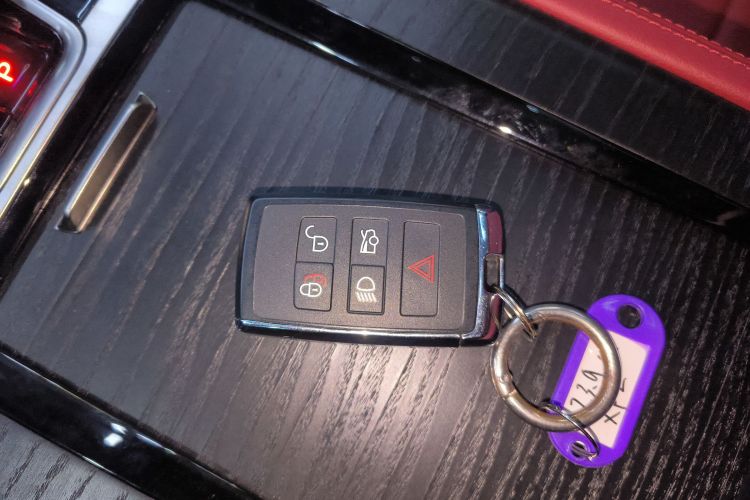 捷豹XFL 2023款 XFL 2.0T P250 两驱精英运动版中控内饰7001