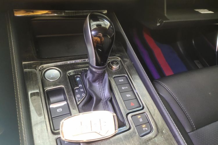 比亚迪 唐 2018款 2.0T 自动智联尊荣型 7座 国V中控内饰18