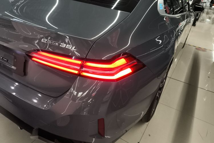 宝马i5 2024款 eDrive 35L 尊享型 M运动套装车身外观6006