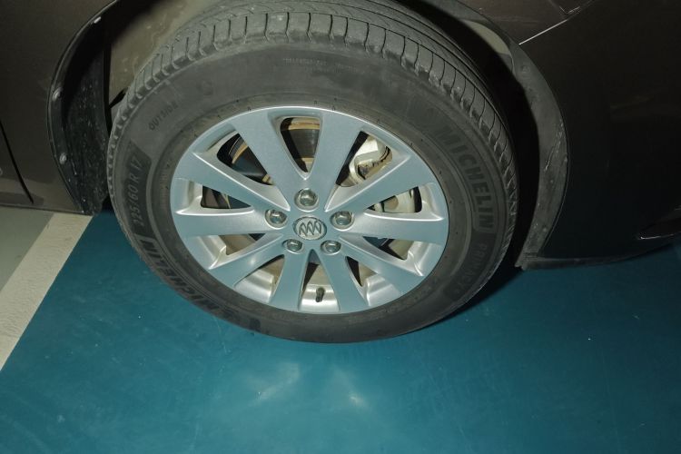 别克GL8 2017款 25S 尊贵型 国V车身外观10