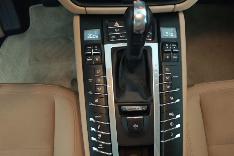 保时捷 2018款 Macan 2.0T中控内饰18