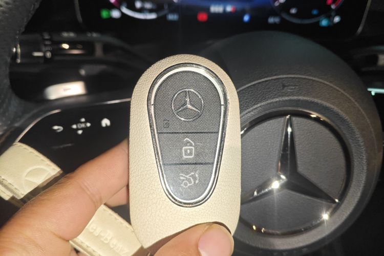 奔驰C级 2024款 C 200 L 运动版中控内饰11