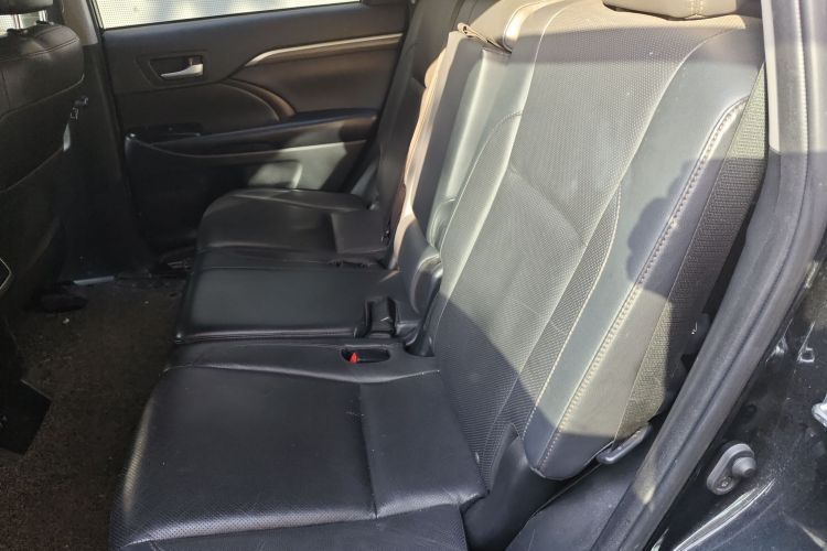 丰田 汉兰达 2018款 2.0T 四驱至尊版 7座 国VI中控内饰7004