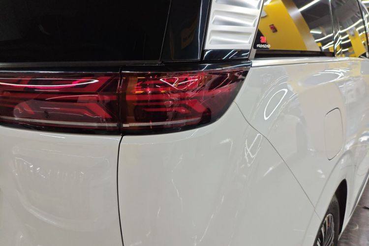 腾势D9 2022款 DM-i 970 四驱旗舰型车身外观9