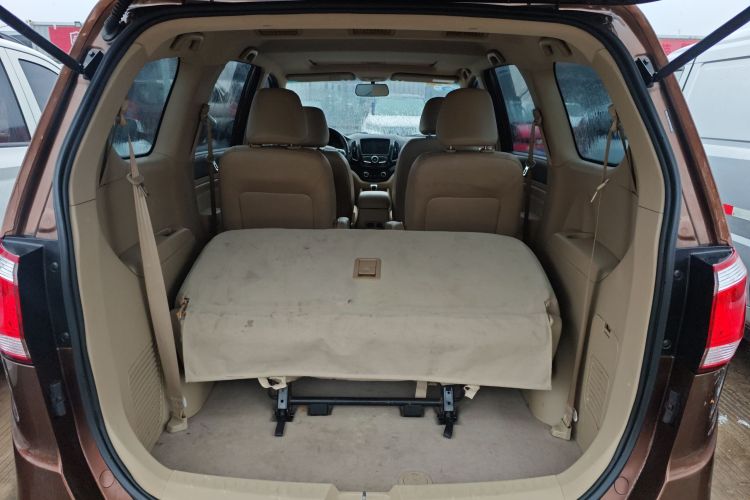 宝骏730 2014款 1.5L 手动豪华型 7座机舱底盘23