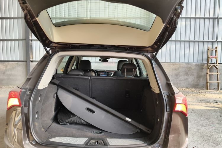 别克 昂科威 2018款 20T 两驱精英型机舱底盘23