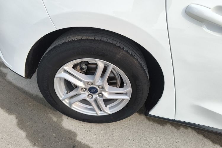 福特 福克斯 2019款 两厢 1.5L 手动锋跃型 国V车身外观6008