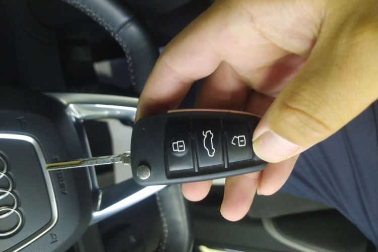 奥迪Q3 2019款 40 TFSI 时尚动感型中控内饰7001