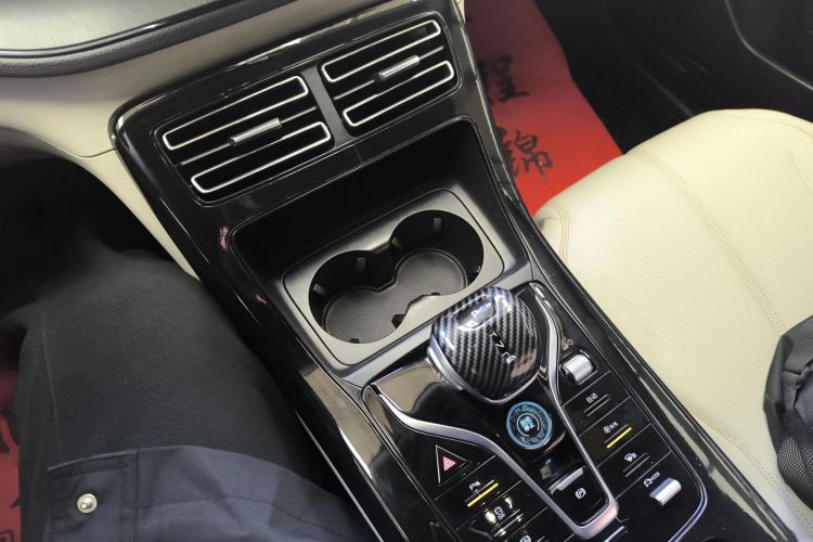 比亚迪 秦PLUS 2024款 荣耀版 DM-i 55KM领先型中控内饰18