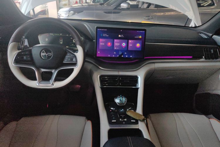 比亚迪 宋PLUS新能源 2023款 冠军版 DM-i 110KM 旗舰PLUS中控内饰12