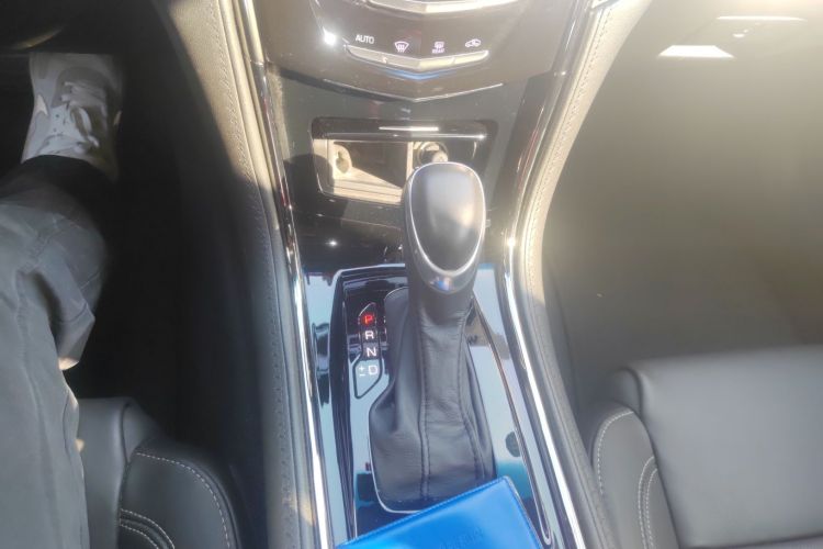 凯迪拉克ATS-L 2017款 28T 时尚型中控内饰18