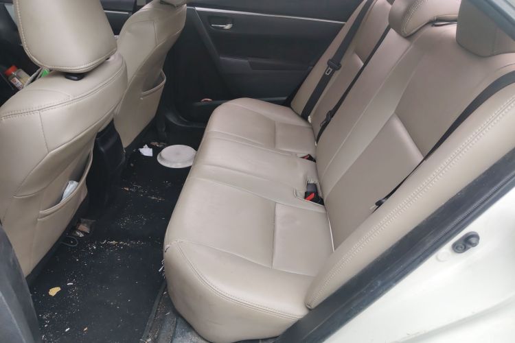 丰田 雷凌 2014款 1.6G 手动精英版中控内饰21