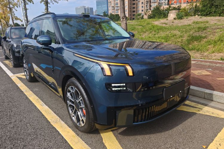 领克900 2025款 2.0T Ultra车身外观3