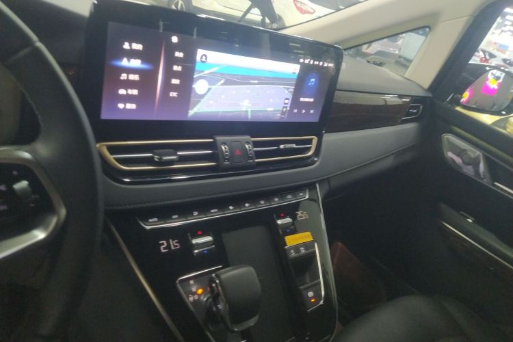 红旗HQ9 2023款 2.0T 智联旗享版中控内饰16