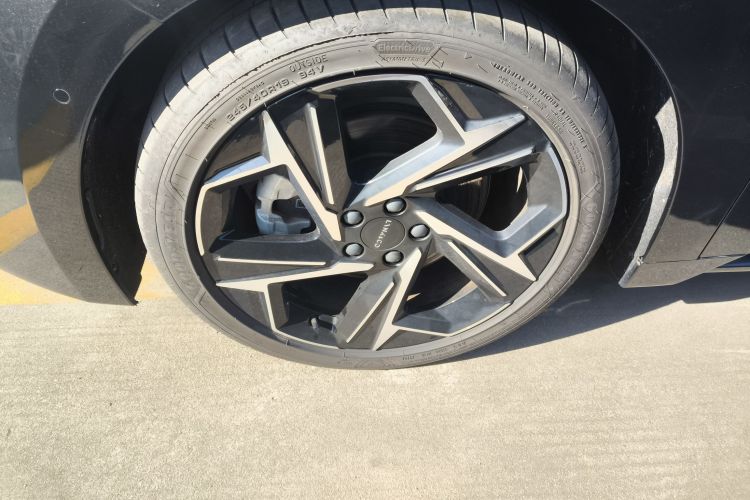 领克07 2024款 EM-P 126长续航 Ultra车身外观6007