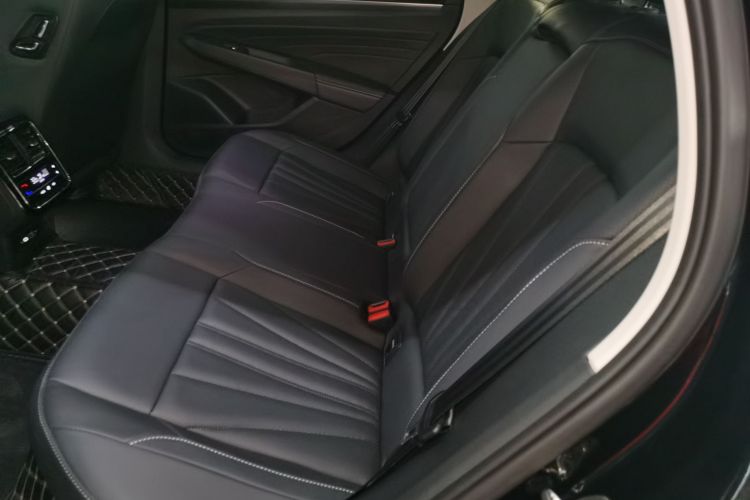 大众 帕萨特 2025款 出众款 380TSI 龙腾版中控内饰7004