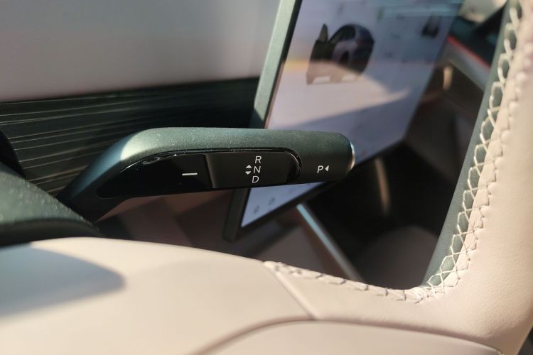 乐道L60 2024款 60kWh 后驱版中控内饰18