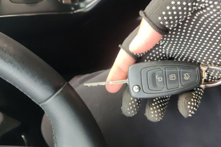 福特 福克斯 2018款 两厢经典 1.6L 自动风尚型智行版中控内饰11