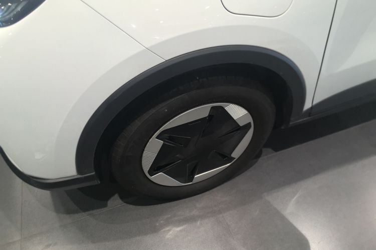 吉利几何E萤火虫 2024款 301km 流光车身外观6002