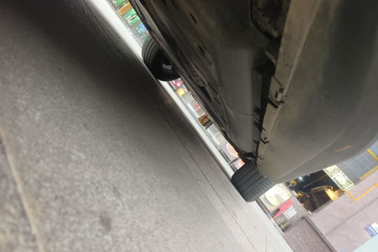 奔驰GLE 2020款 改款 GLE 350 4MATIC 时尚型局部细节9002