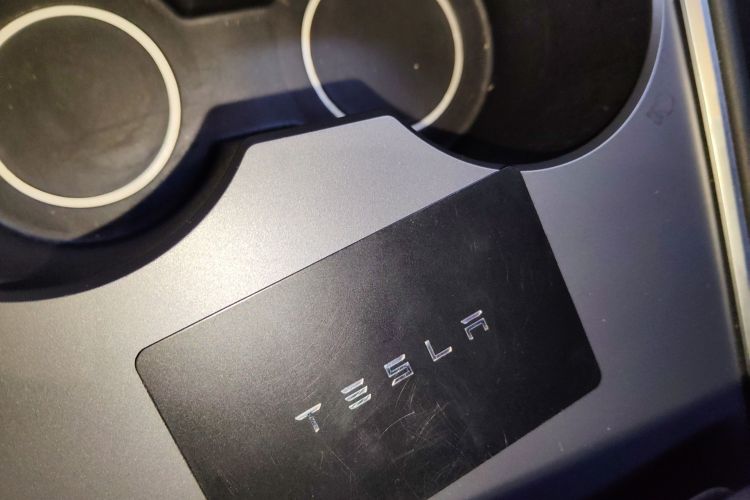 特斯拉 Model Y 2021款 长续航全轮驱动版中控内饰11