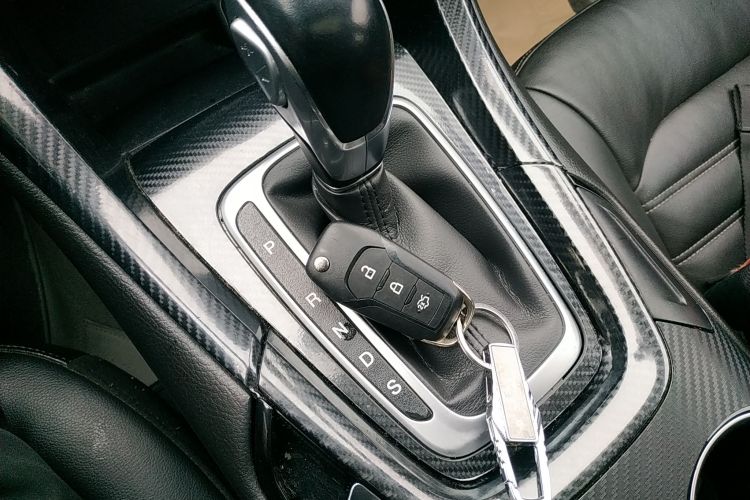 福特 蒙迪欧 2013款 1.5L GTDi180时尚型中控内饰11