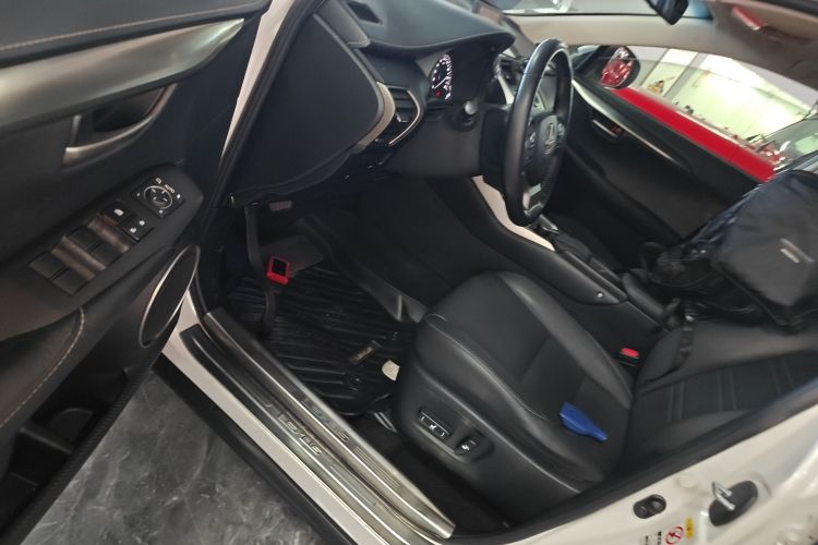 雷克萨斯NX 2015款 200 全驱 锋尚版中控内饰20