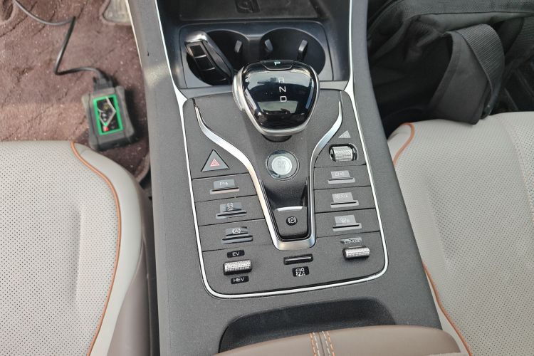 比亚迪 秦PLUS 2023款  冠军版 DM-i 120KM超越型中控内饰18