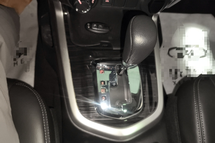 日产 途达 2020款 2.5L XV 4WD 自动四驱旗舰版局部细节18