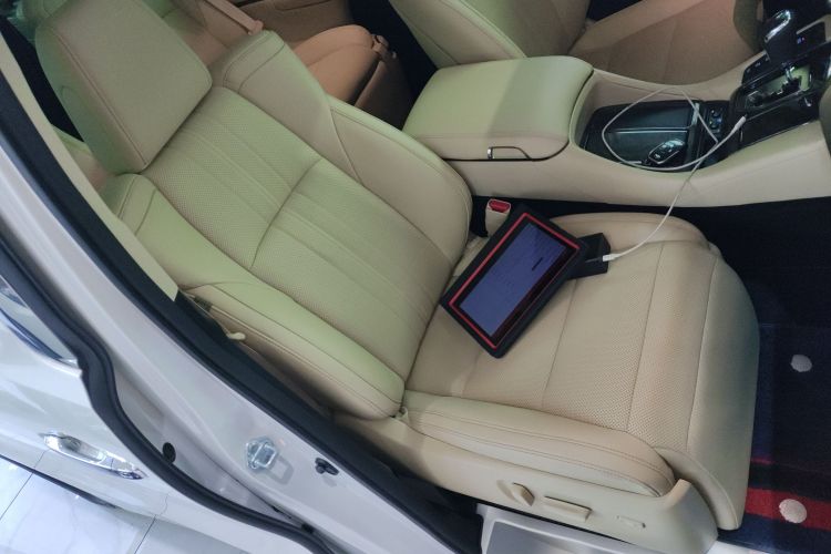 丰田 埃尔法 2021款 双擎 2.5L 尊贵版中控内饰41