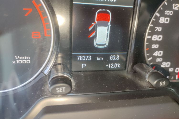 奥迪Q5 2018款 典藏版 40 TFSI 技术型中控内饰15