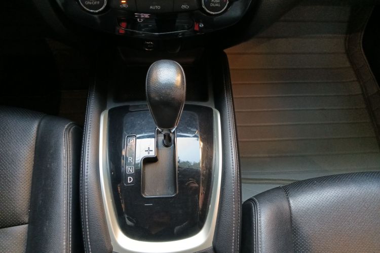 日产 奇骏 2015款 2.5L CVT领先MAX版 4WD局部细节18