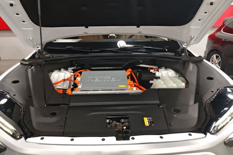 蔚来ES8 2022款 75kWh 六座版机舱底盘24