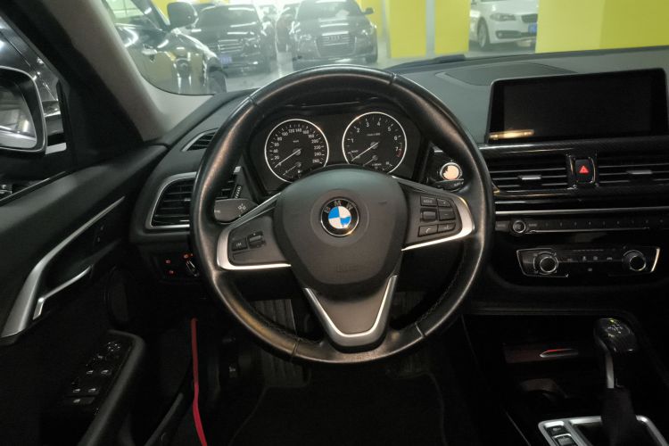 宝马1系 2017款 118i 运动型中控内饰13